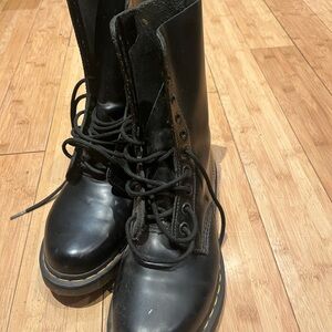 Doc Martens 10 hole boots
